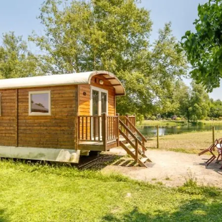 Campeggio Cosy Avec Terrasse Et Cheminée, 6 Couchages - Api-1-52-1737 *
